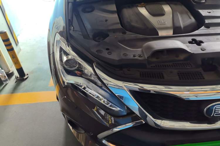 Used BYD Tang New Energy 2017 2.0T Tang 100 Engine Bay Right