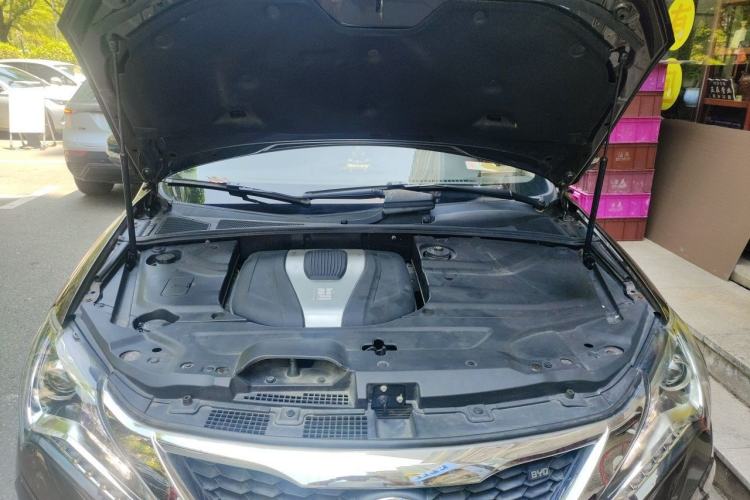 Used BYD Tang New Energy 2017 2.0T Tang 100 Engine Bay