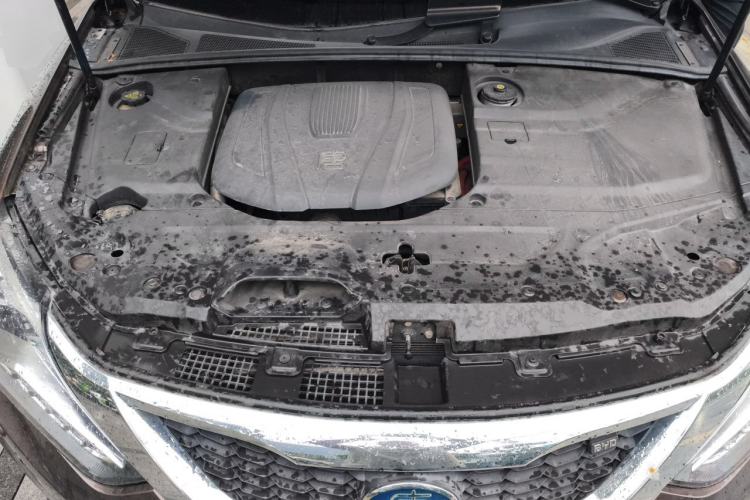 Used BYD Tang New Energy 2017 2.0T All-Wheel Drive Hyatt Model Engine Bay