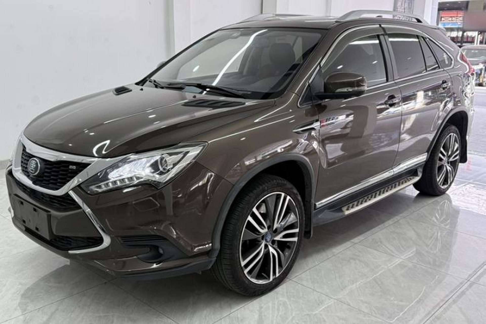 Used BYD Tang New Energy 2017 2.0T All-Wheel Drive Haoya Model 7 Seats Front Left 45 Deg