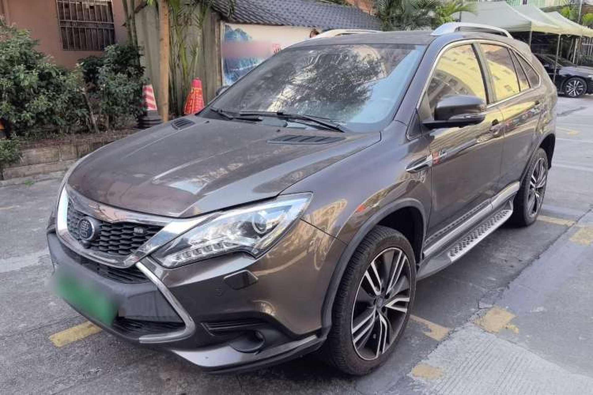 Used BYD Tang New Energy 2017 2.0T All-Wheel Drive Hyatt Model Front Left 45 Deg