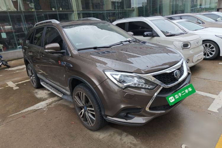 Used BYD Tang New Energy 2017 2.0T All-Wheel Drive Hyatt Model Front Right 45 Deg