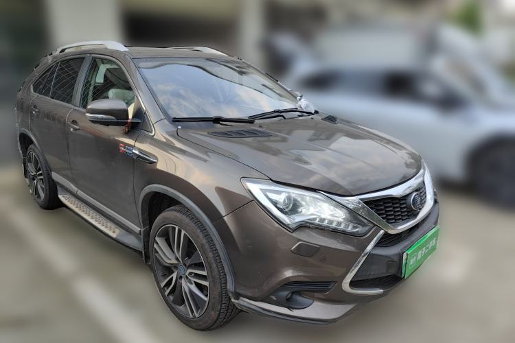Used BYD Tang New Energy 2017 2.0T All-Wheel Drive Hyatt Model Front Right 45 Deg