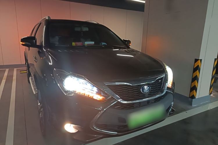 Used BYD Tang New Energy 2017 2.0T All-Wheel Drive Haoya Model 7 Seats Front Right 45 Deg
