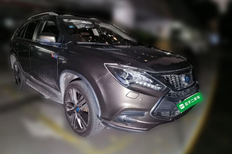 Used BYD Tang New Energy 2017 2.0T All-Wheel Drive Hyatt Model Front Right 45 Deg