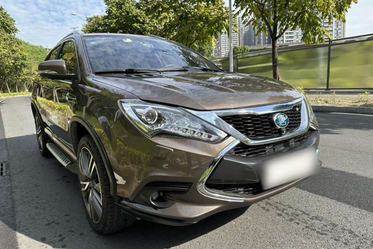 Used BYD Tang New Energy 2017 2.0T All-Wheel Drive Haoya Model 7 Seats Front Right 45 Deg