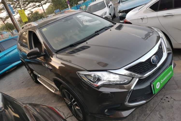 Used BYD Tang New Energy 2017 2.0T All-Wheel Drive Hyatt Model Front Right 45 Deg