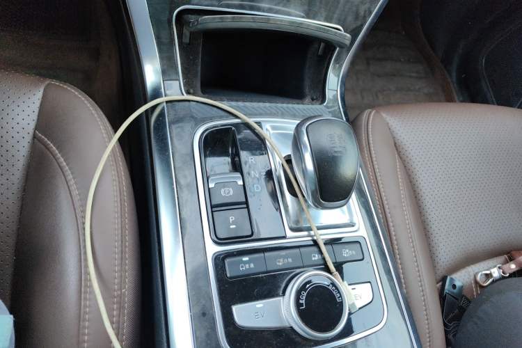 Used BYD Tang New Energy 2017 2.0T All-Wheel Drive Hyatt Model Gear Lever