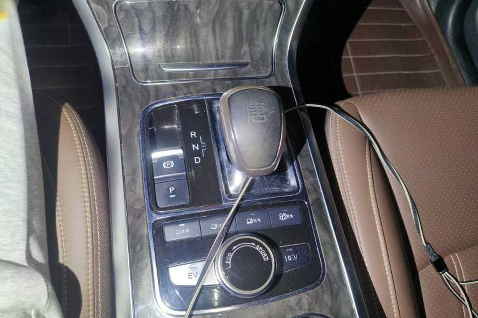 Used BYD Tang New Energy 2017 2.0T All-Wheel Drive Hyatt Model Gear Lever