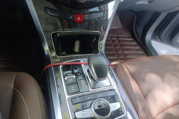 Used BYD Tang New Energy 2017 2.0T All-Wheel Drive Hyatt Model Gear Lever