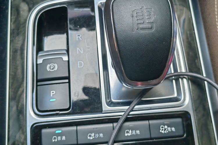 Used BYD Tang New Energy 2017 2.0T All-Wheel Drive Hyatt Model Gear Lever