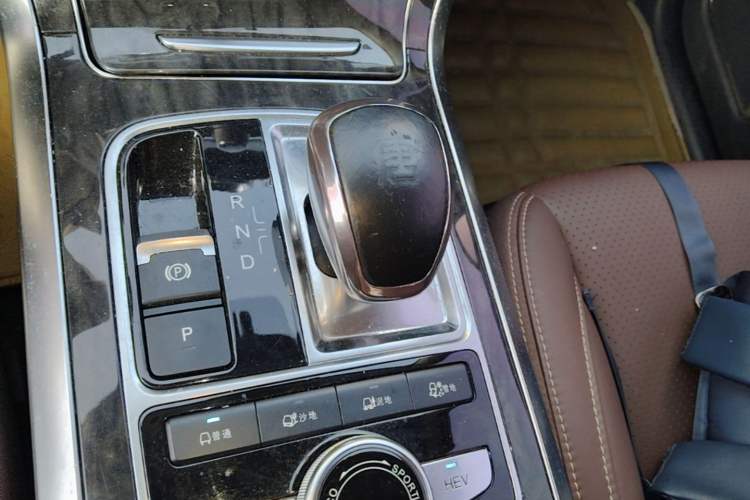 Used BYD Tang New Energy 2017 2.0T All-Wheel Drive Hyatt Model Gear Lever