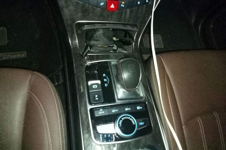 Used BYD Tang New Energy 2017 2.0T Tang 100 Gear Lever
