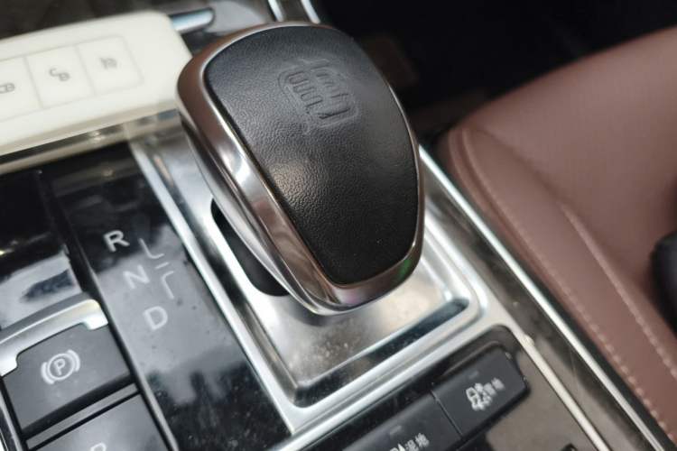 Used BYD Tang New Energy 2017 2.0T All-Wheel Drive Hyatt Model Gear Lever