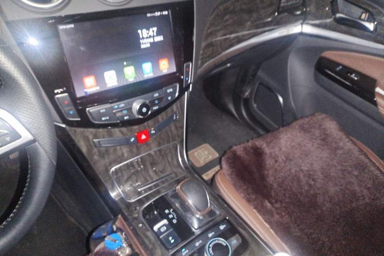 Used BYD Tang New Energy 2017 2.0T All-Wheel Drive Hyatt Model Gear Lever