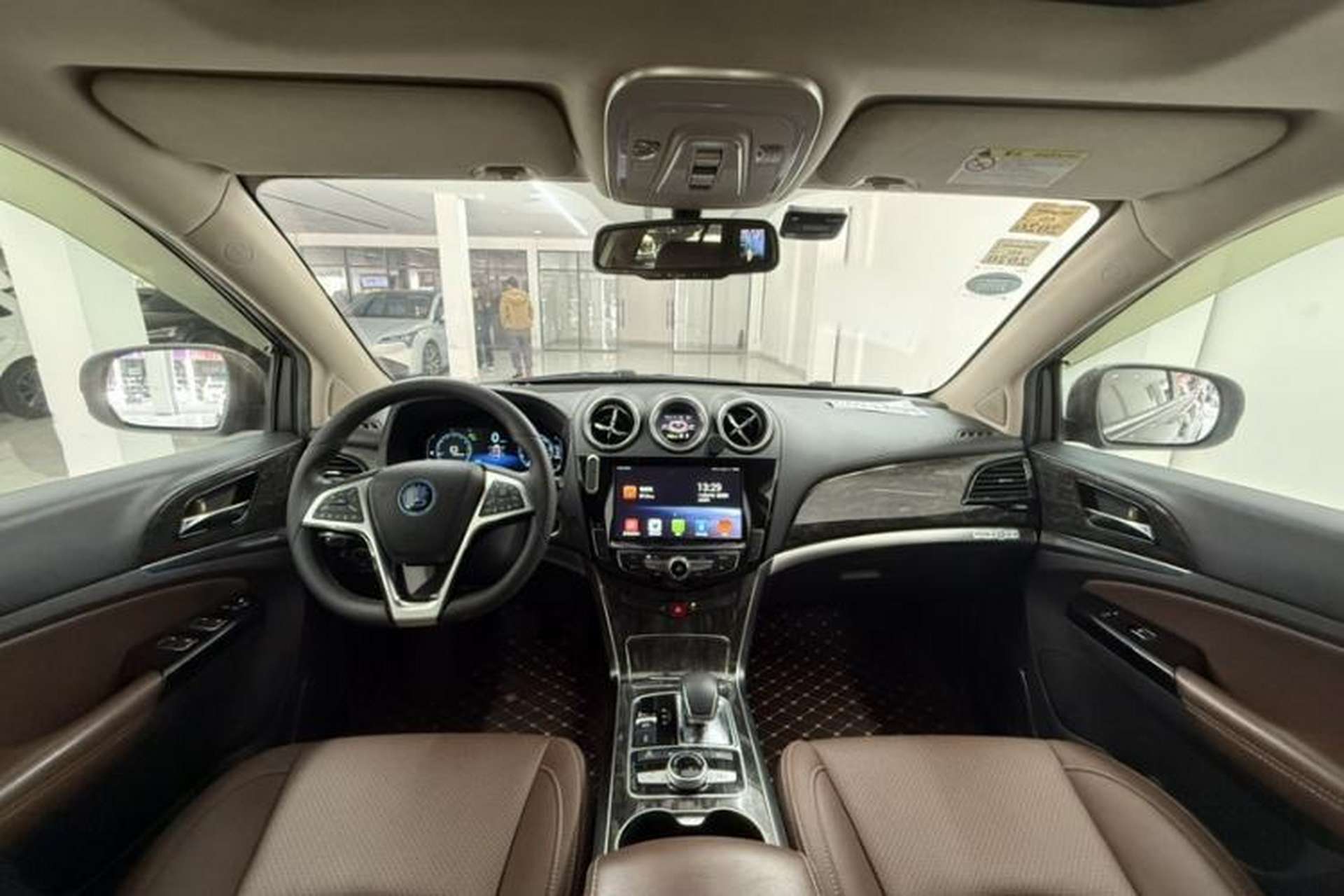 Used BYD Tang New Energy 2017 2.0T All-Wheel Drive Haoya Model 7 Seats Interior 2
