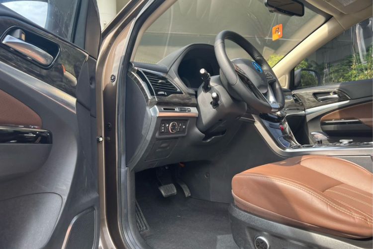 Used BYD Tang New Energy 2017 2.0T Tang 100 Interior 3