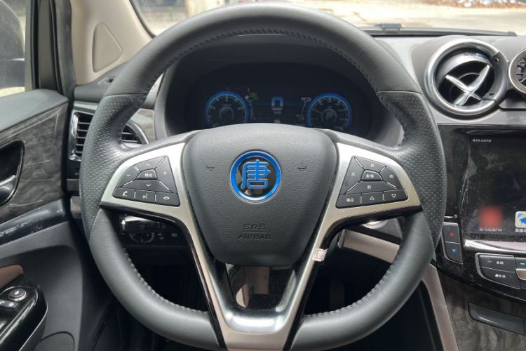 Used BYD Tang New Energy 2017 2.0T All-Wheel Drive Haoya Model 7 Seats Interior 5