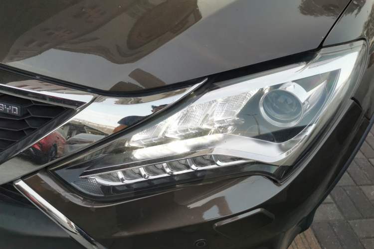 Used BYD Tang New Energy 2017 2.0T All-Wheel Drive Hyatt Model Left Front Headlight