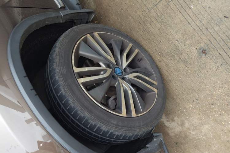 Used BYD Tang New Energy 2017 2.0T All-Wheel Drive Hyatt Model Left Front Wheel Hub