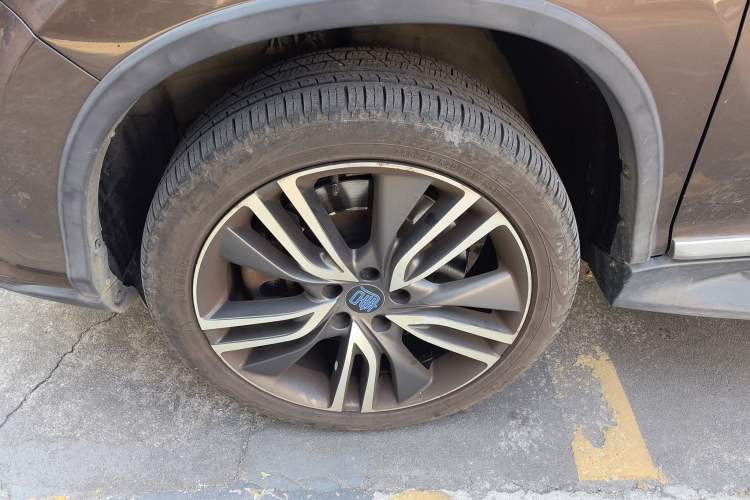 Used BYD Tang New Energy 2017 2.0T All-Wheel Drive Hyatt Model Left Front Wheel Hub