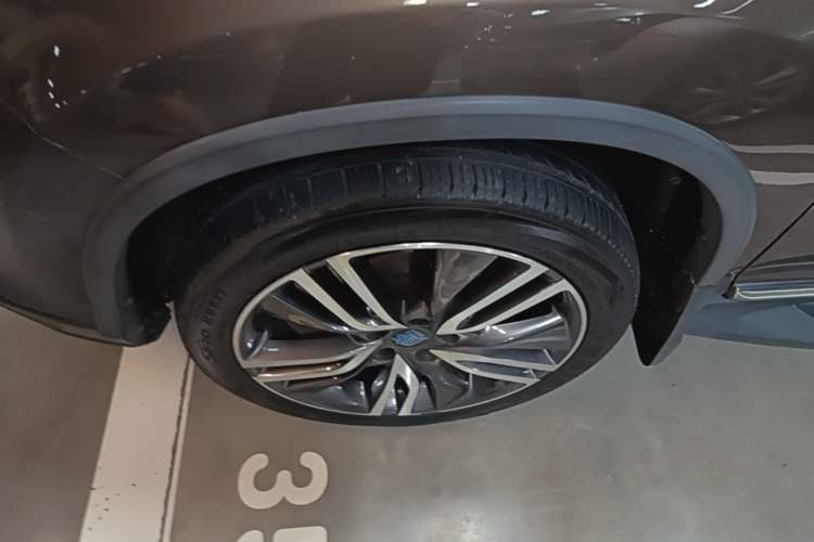 Used BYD Tang New Energy 2017 2.0T All-Wheel Drive Haoya Model 7 Seats Left Front Wheel Hub