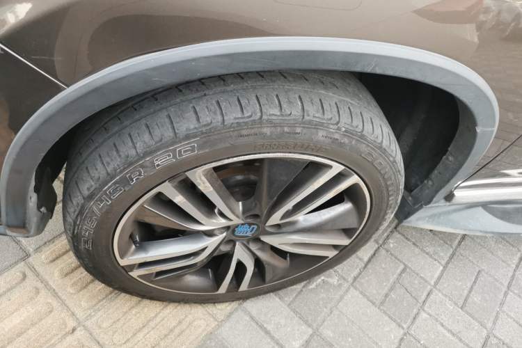 Used BYD Tang New Energy 2017 2.0T All-Wheel Drive Hyatt Model Left Front Wheel Hub