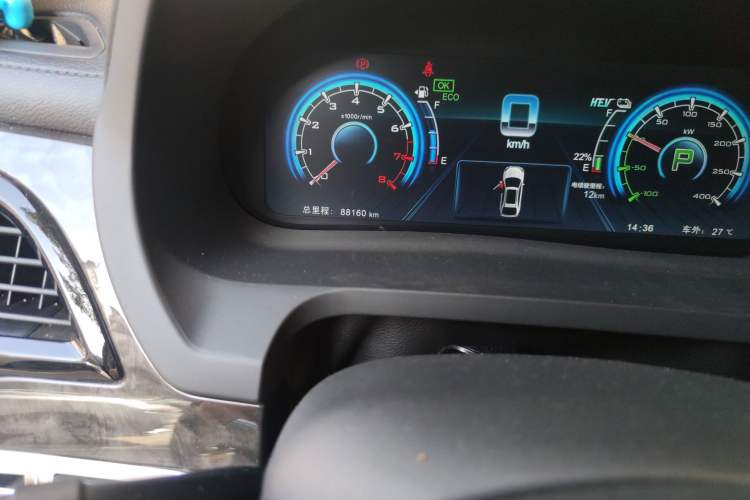 Used BYD Tang New Energy 2017 2.0T All-Wheel Drive Hyatt Model Odometer Close Up