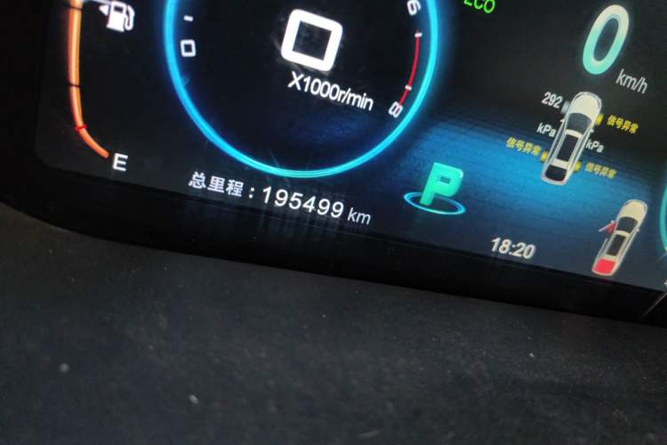 Used BYD Tang New Energy 2017 2.0T All-Wheel Drive Hyatt Model Odometer Close Up