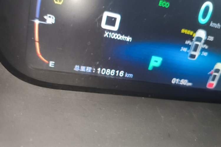 Used BYD Tang New Energy 2017 2.0T All-Wheel Drive Hyatt Model Odometer Close Up