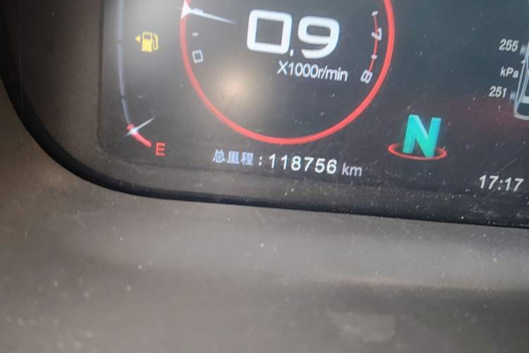Used BYD Tang New Energy 2017 2.0T All-Wheel Drive Hyatt Model Odometer Close Up