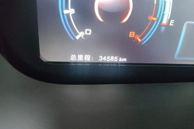 Used BYD Tang New Energy 2017 2.0T Tang 100 Odometer Close Up