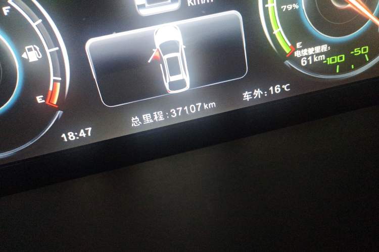 Used BYD Tang New Energy 2017 2.0T All-Wheel Drive Hyatt Model Odometer Close Up