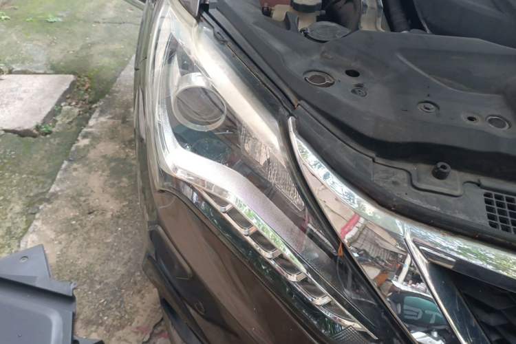 Used BYD Tang New Energy 2017 2.0T Tang 100 Right Front Headlight
