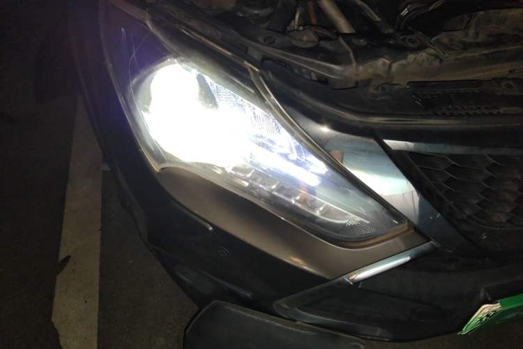 Used BYD Tang New Energy 2017 2.0T All-Wheel Drive Hyatt Model Right Front Headlight