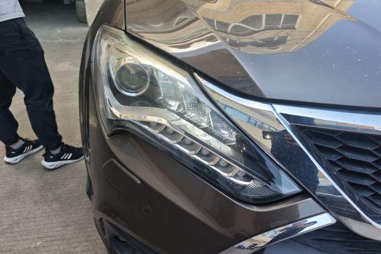 Used BYD Tang New Energy 2017 2.0T Tang 100 Right Front Headlight