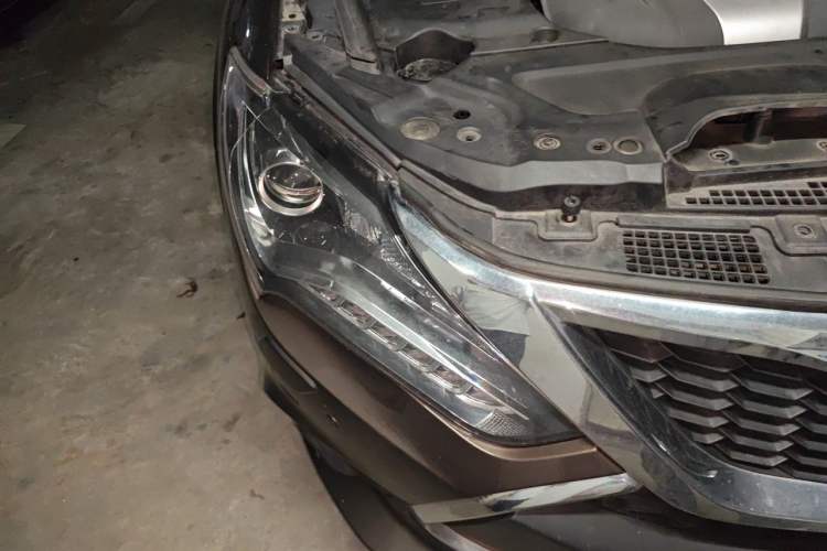 Used BYD Tang New Energy 2017 2.0T Tang 100 Right Front Headlight