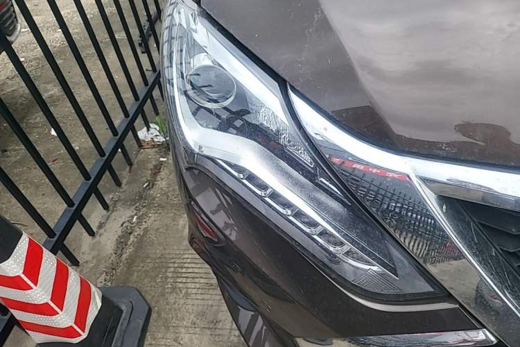 Used BYD Tang New Energy 2017 2.0T All-Wheel Drive Luxury Model Right Front Headlight