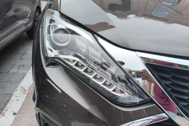 Used BYD Tang New Energy 2017 2.0T All-Wheel Drive Hyatt Model Right Front Headlight