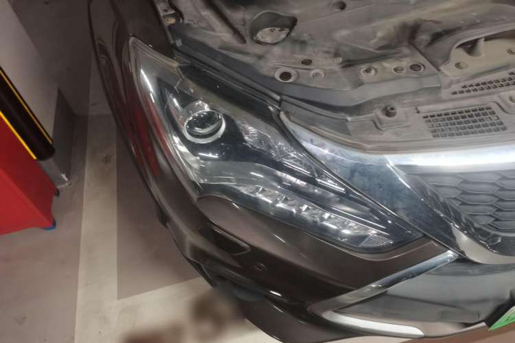 Used BYD Tang New Energy 2017 2.0T All-Wheel Drive Hyatt Model Right Front Headlight