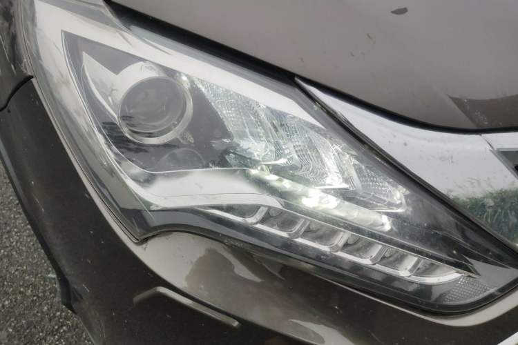 Used BYD Tang New Energy 2017 2.0T All-Wheel Drive Hyatt Model Right Front Headlight