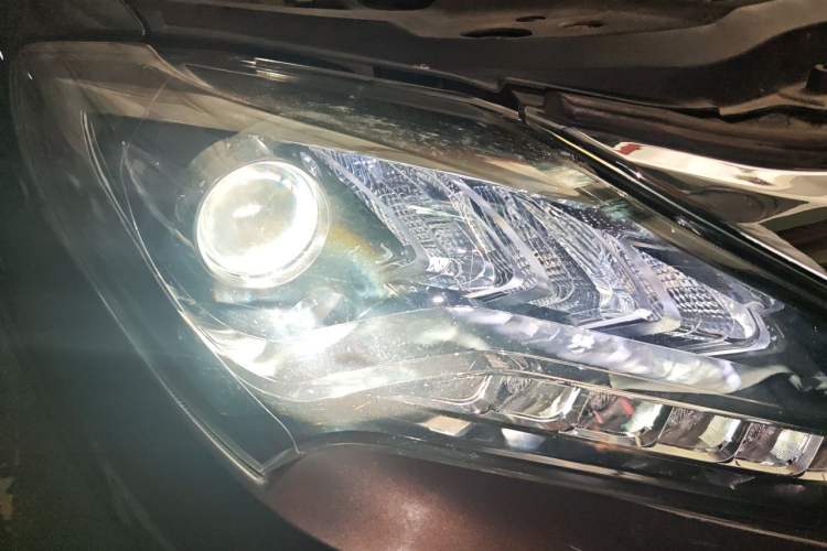 Used BYD Tang New Energy 2017 2.0T Tang 100 Right Front Headlight