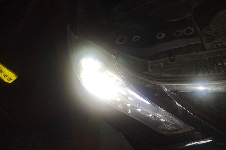 Used BYD Tang New Energy 2017 2.0T All-Wheel Drive Hyatt Model Right Front Headlight
