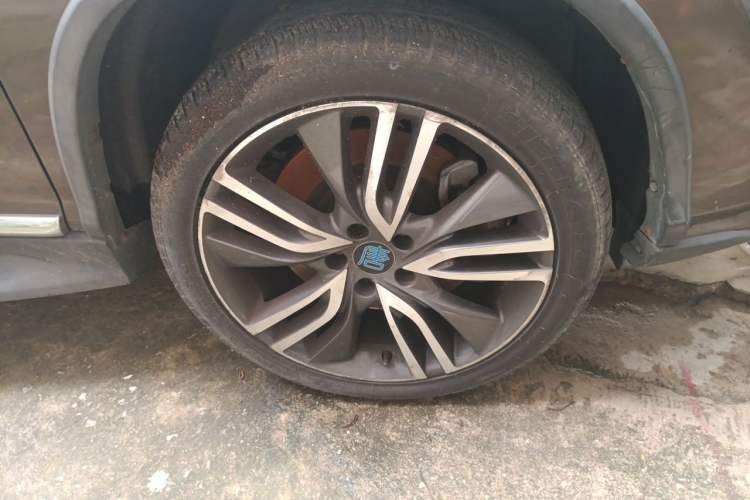 Used BYD Tang New Energy 2017 2.0T Tang 100 Right Front Wheel Hub