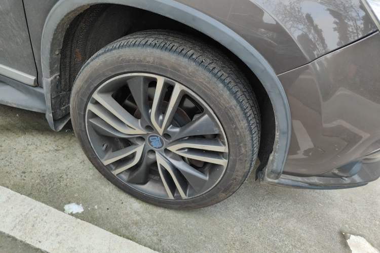 Used BYD Tang New Energy 2017 2.0T All-Wheel Drive Hyatt Model Right Front Wheel Hub