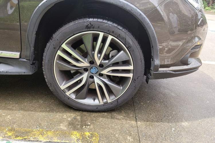 Used BYD Tang New Energy 2017 2.0T Tang 100 Right Front Wheel Hub