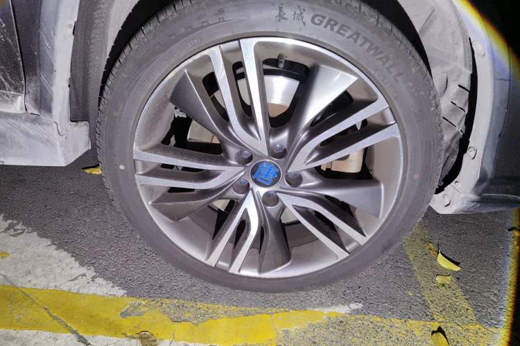 Used BYD Tang New Energy 2017 2.0T All-Wheel Drive Hyatt Model Right Front Wheel Hub