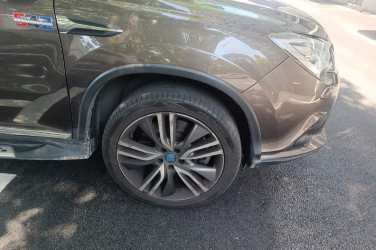 Used BYD Tang New Energy 2017 2.0T All-Wheel Drive Hyatt Model Right Front Wheel Hub