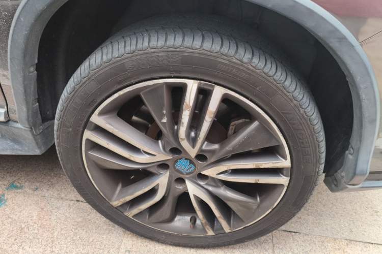 Used BYD Tang New Energy 2017 2.0T All-Wheel Drive Hyatt Model Right Front Wheel Hub