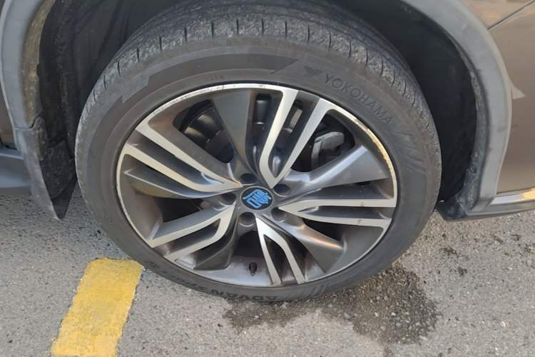 Used BYD Tang New Energy 2017 2.0T All-Wheel Drive Hyatt Model Right Front Wheel Hub